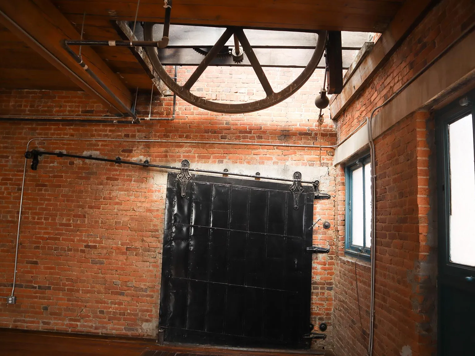 3 bed, 1699 sqft, $2,000 — Photo 2