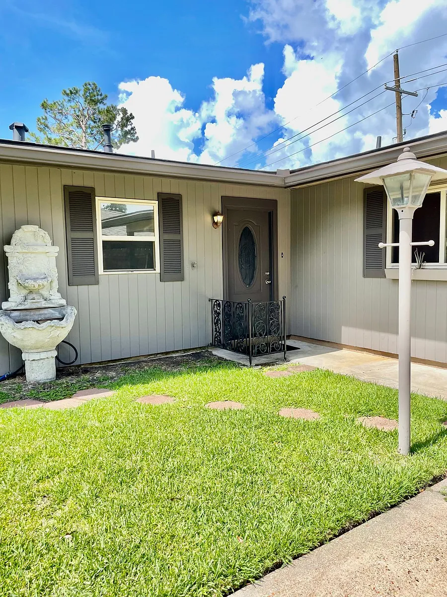 Building Photo - 558 Ashlawn Dr
