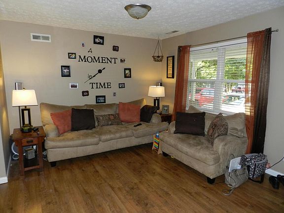 3rd image of 2772 Pleasant Dr NE