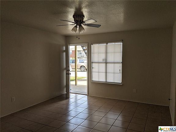 3rd image of 3305 Hereford Ln APT A