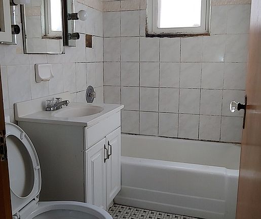 5th image of 5521 S Komensky Ave