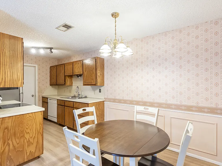 4074 Russell Ave — Photo 9