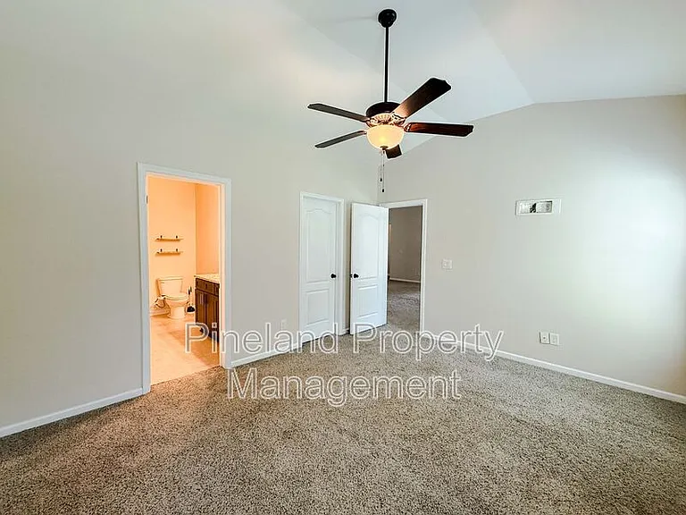 728 Roanoke Dr — Photo 8