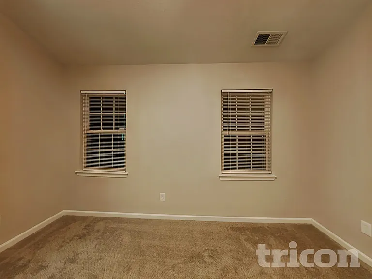 4037 Dover Downs Dr — Photo 8