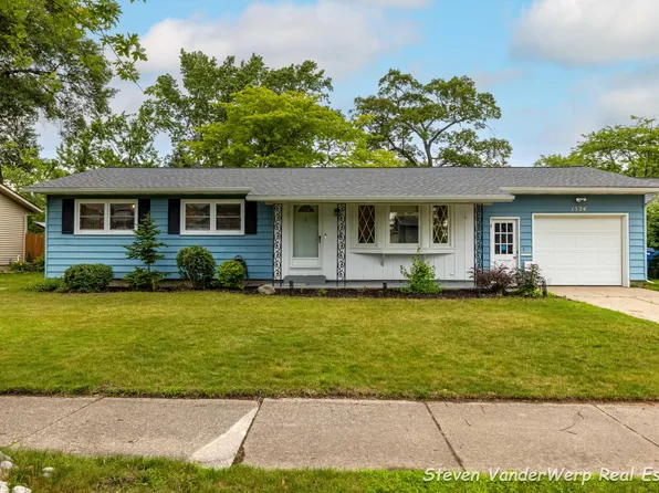 1524 Chapel Rd, Muskegon, MI 49441