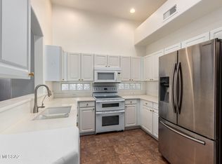 682 W Waterview Dr, Green Valley, AZ 85614