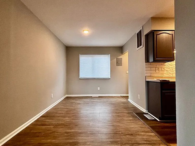 Silver Rock Avenue Apartments — Photo 6