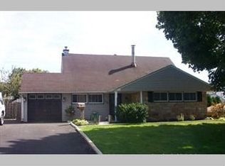 12 Hunt Rd, Levittown, PA 19056