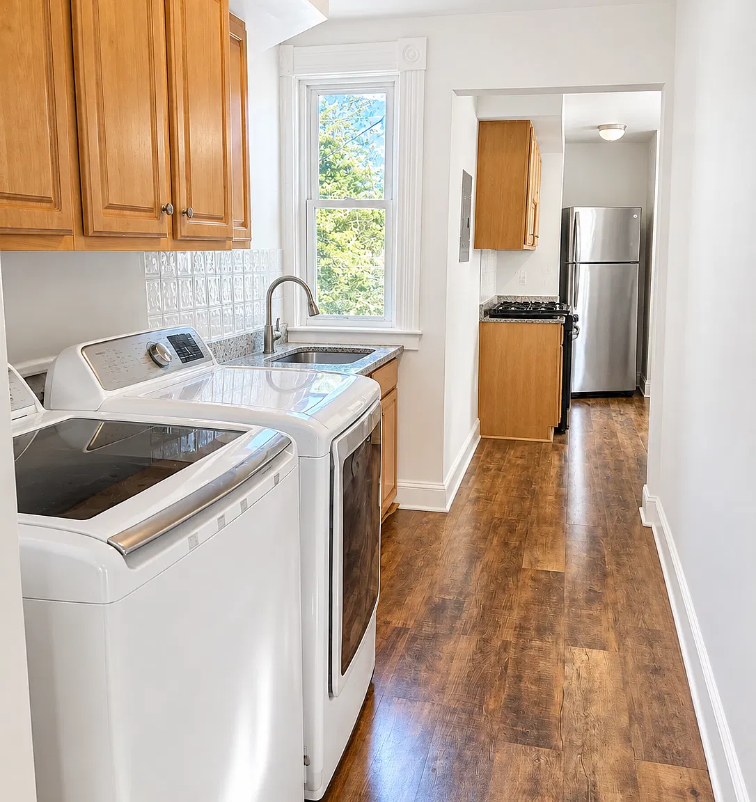 2 bed, 700 sqft, $1,600 — Photo 1