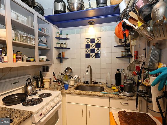 5th image of 118 S 21st St APT 1211