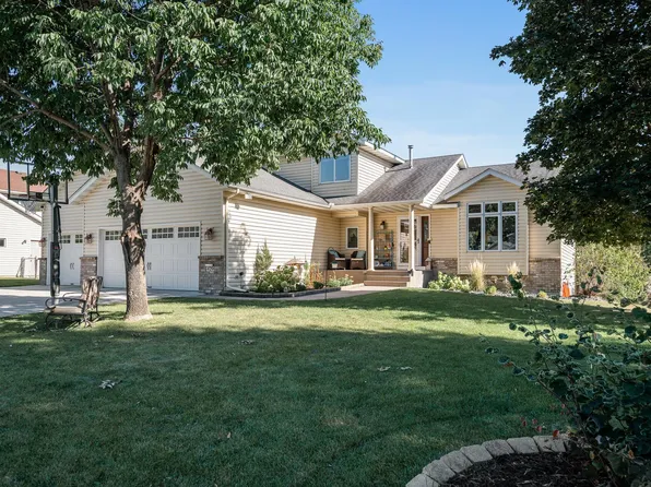 429 Cottonwood Ave NW, Saint Michael, MN 55376