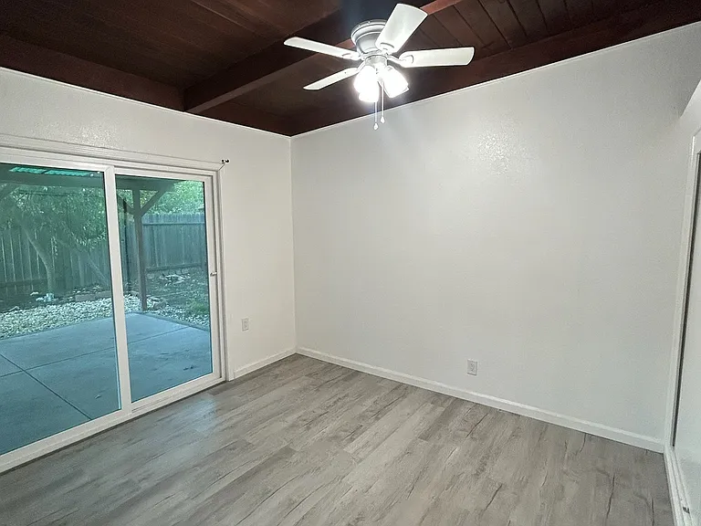 1412 Harrison St — Photo 11