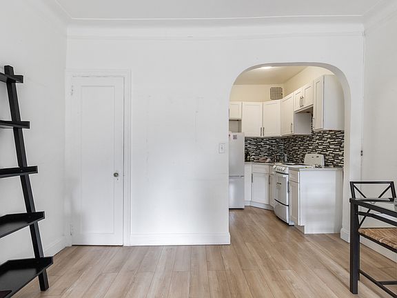 4th image of 233 E 54th St APT 4D
