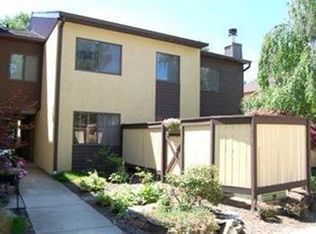 1070 Hampton Ridge Dr, Akron, OH 44313