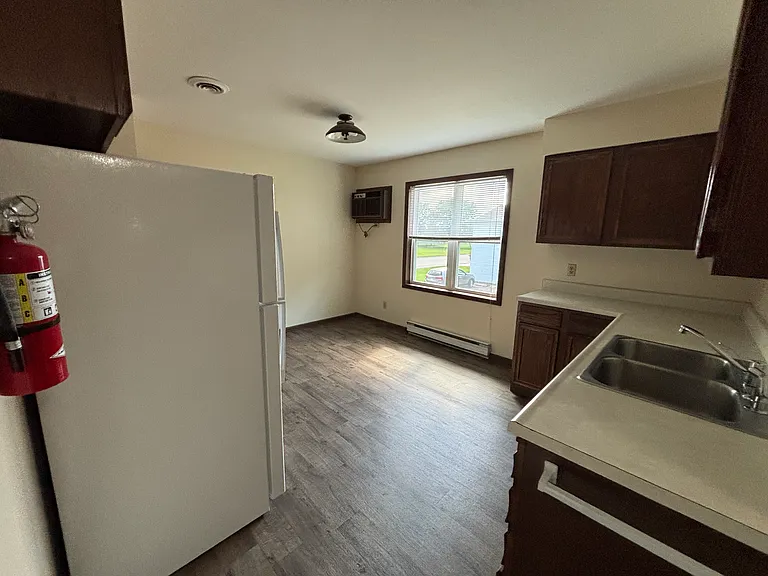 938 1st Ave #4 — Photo 7
