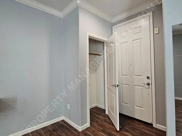 104 Rodin Ln — Photo 6