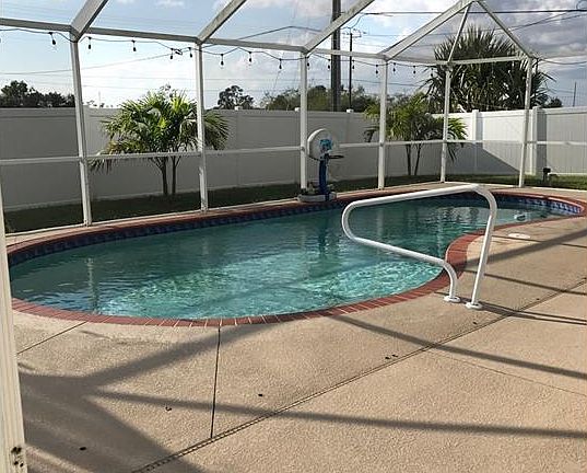2nd image of 310 NW 7th Pl