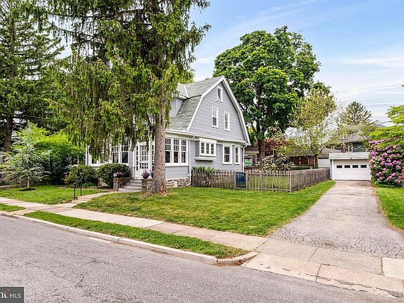 3rd image of 1227 Manor Rd