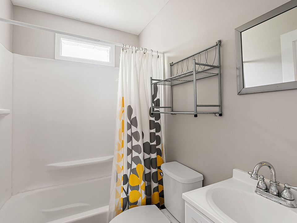 1st image of 5424 Oakmont Cir