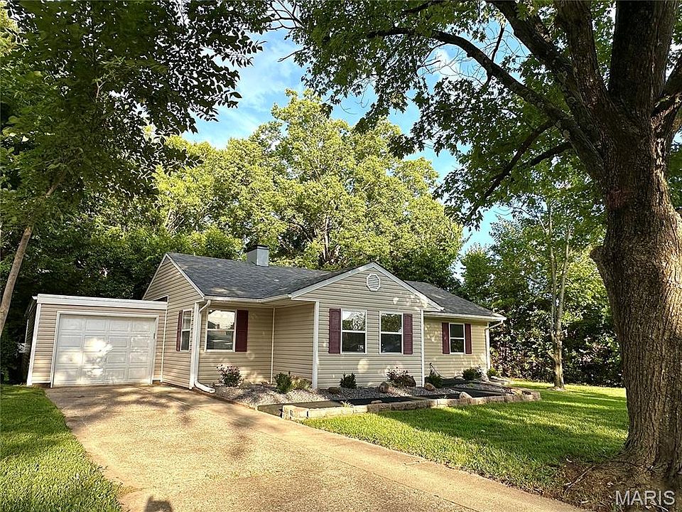 1st image of 608 Devonshire Dr