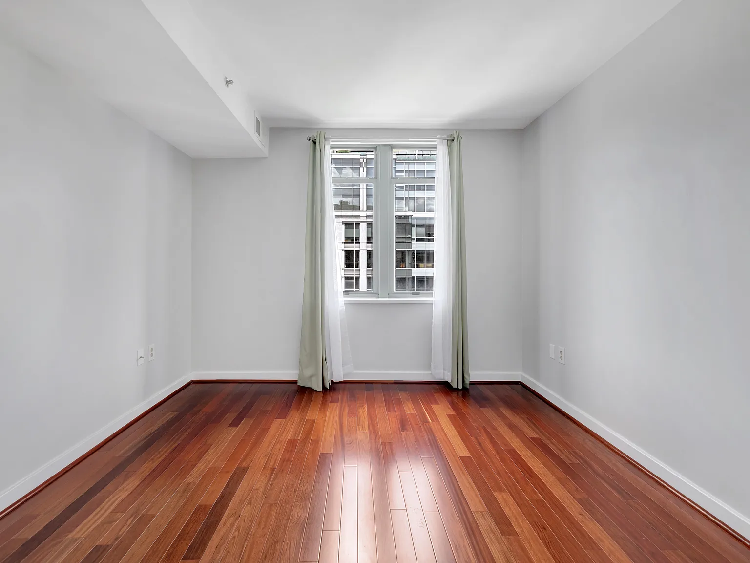 1 bed, 772 sqft, $2,400 — Photo 4