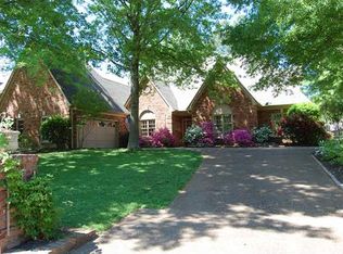 2801 Levee Oaks E, Collierville, TN 38017