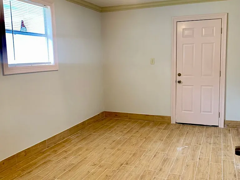 5255 Astoria Dr — Photo 13