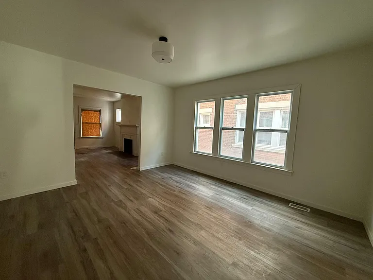 2509 Gladstone St #2 — Photo 13