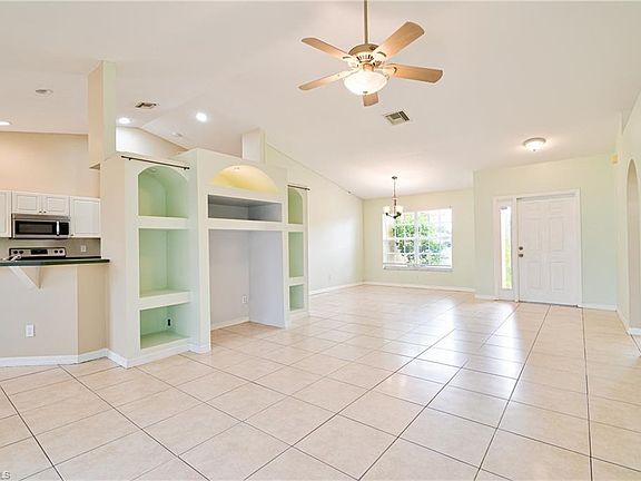 4th image of 1314 SW 39th Ter