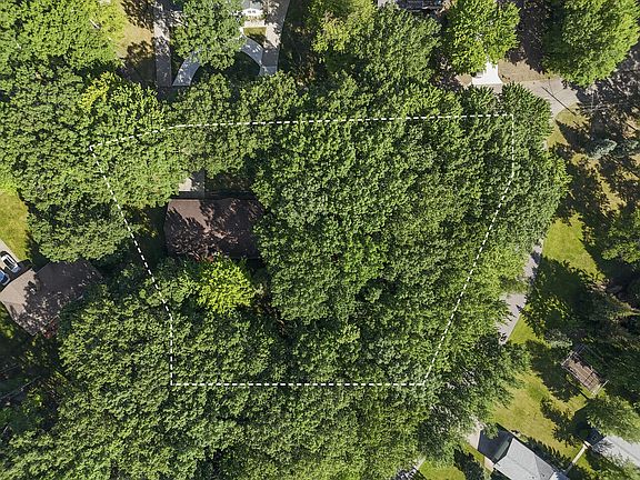2nd image of 418 Chippewa Trl