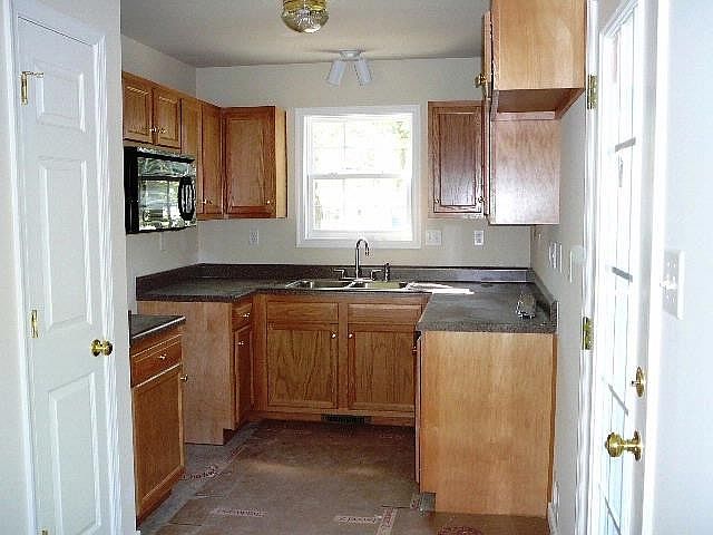 2nd image of 2306 Summer Hill Ave