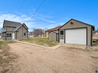 205 Dakota St, Alcester, SD 57001