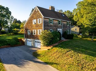 8 Hillcrest Dr, Dover, NH 03820