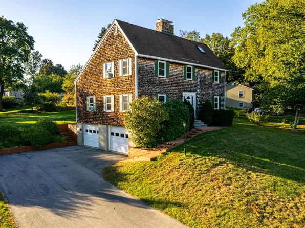 8 Hillcrest Drive, Dover, NH 03820