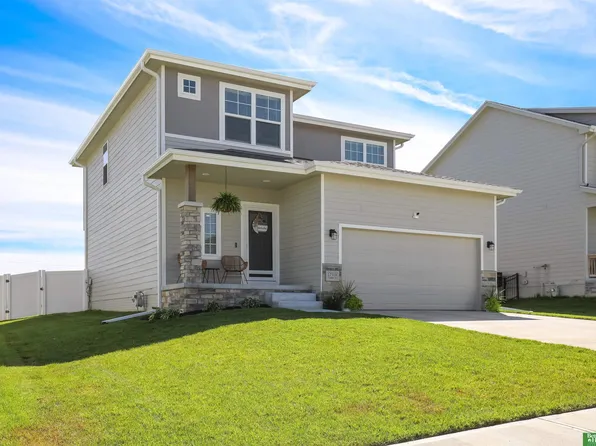 17519 Tucker St, Bennington, NE 68007