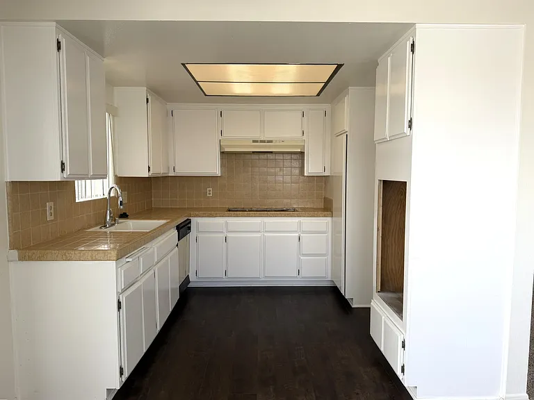 570 W 24th St #9 — Photo 8