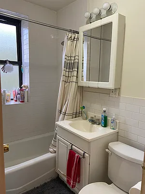 Rented by Chartwell Manhattan Realty | media 10