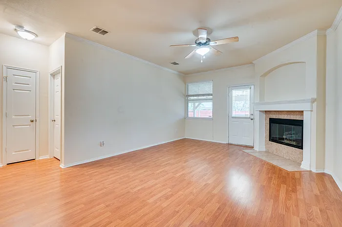 7909 Country Home Dr — Photo 4