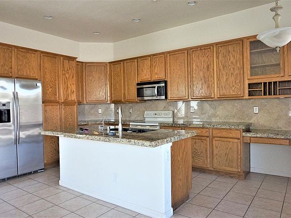 5th image of 902 W Raven Dr
