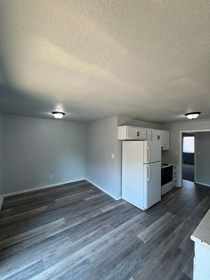 300 Jay Ray Ct — Photo 3