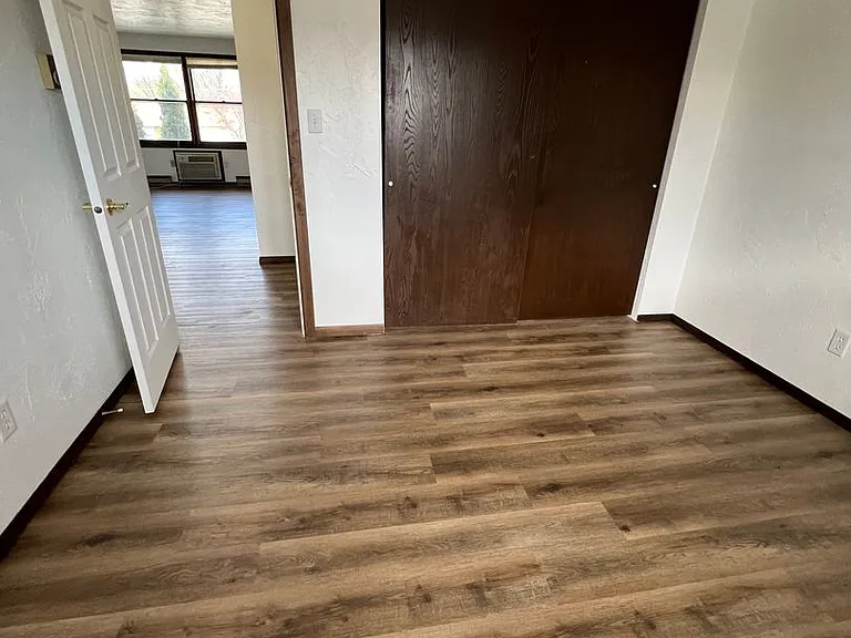2445 Woodale Ave — Photo 3