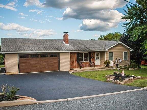 3rd image of 914 7th Ave