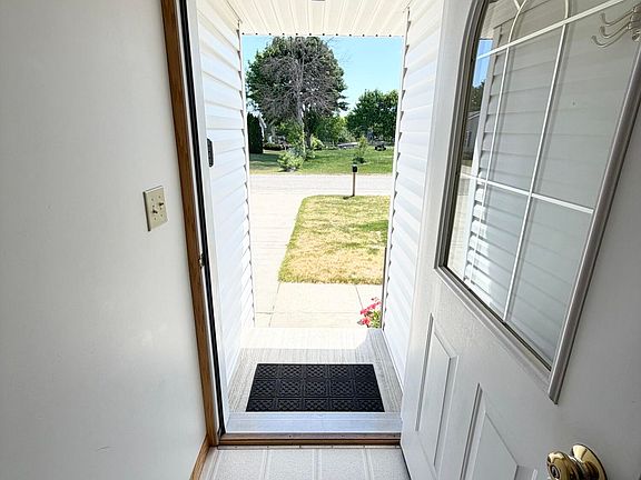 5th image of 13866 E Willow St