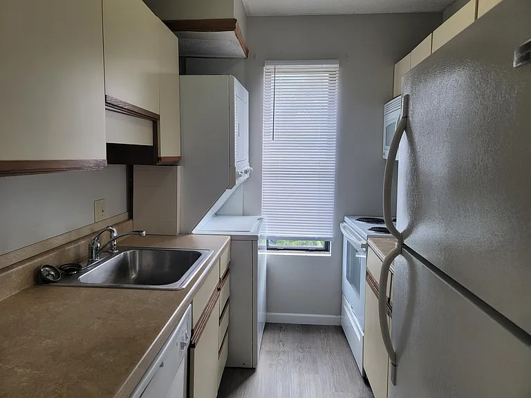 272 McCullough St #2 — Photo 6