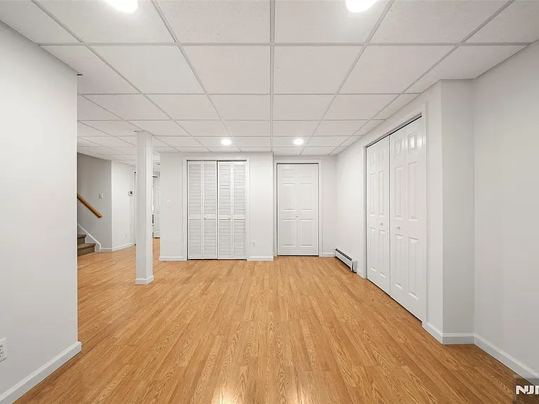 408 Dogwood Ct — Photo 32