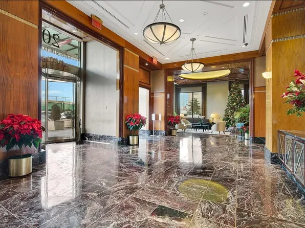 200 Riverside Boulevard image 10 of 11