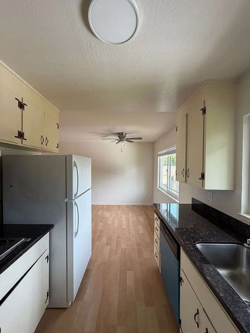 Modern 2BR/1BA in the Heart of Redwood City — Photo 3