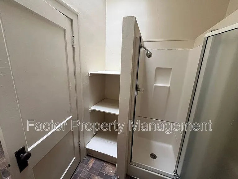 201 1/2 S Minnesota Ave #4 — Photo 17