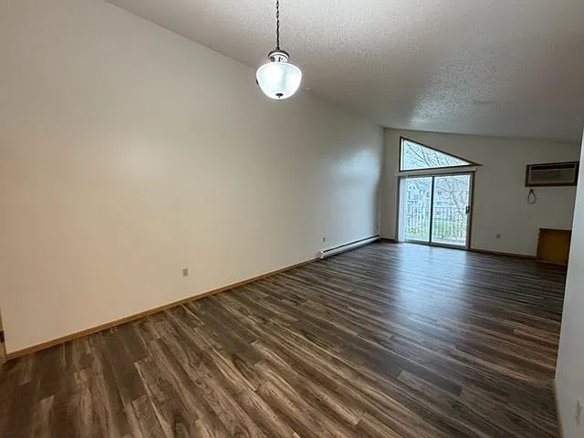 Wheatland Place Apartments — Photo 15