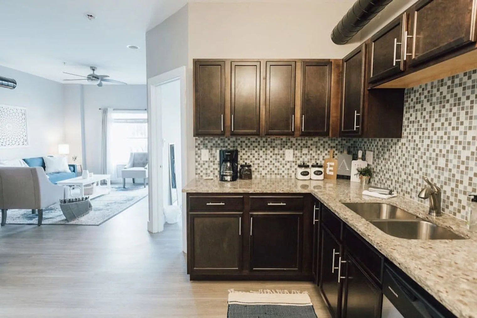 2 bed, 1.0 bath, 893 sqft, $3,606 — Photo 4